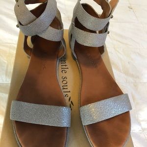 Kennith Cole/Gentle Souls sandals size 10 silver